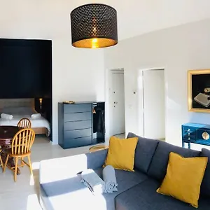 By Foot! Authenticity & Luxury Nearby Bruselas