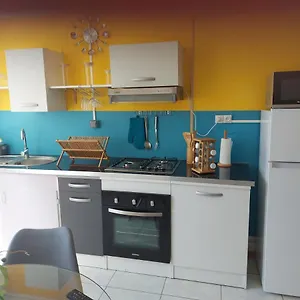 Le Dominad Bas De 700m Du Bain Chaud Canalsat Gratuit Parking Privé Gratuit Wi Fi Gratuit Appartement Bouillante